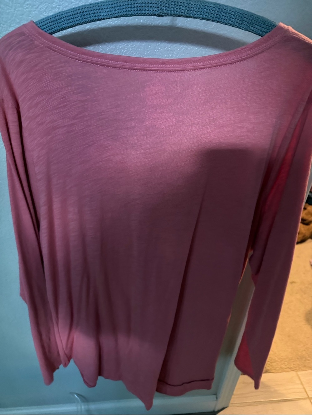 Sonoma Women's 1X Long Sleeve V-Neck Top in Dusty Rose Pink - Picture 3 of 4